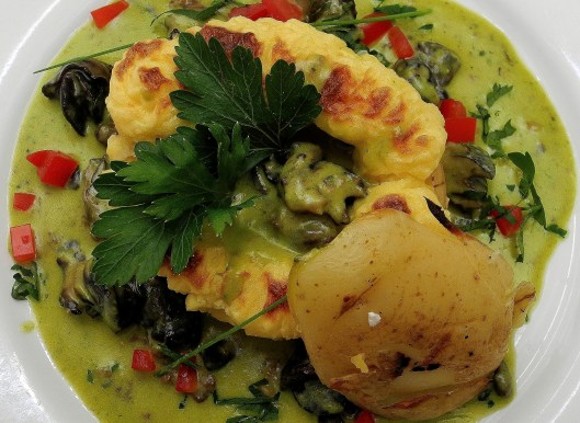 ARTUROS Papa rellena de caracoles